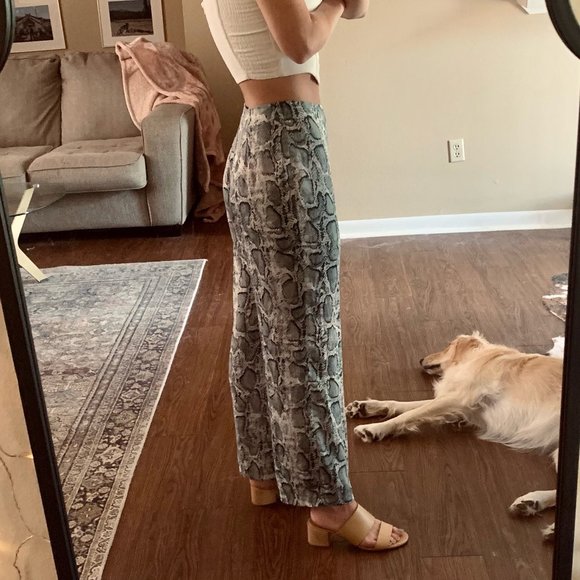 Superdown Abril Wide Leg Pant in Teal Snake - Picture 3 of 7